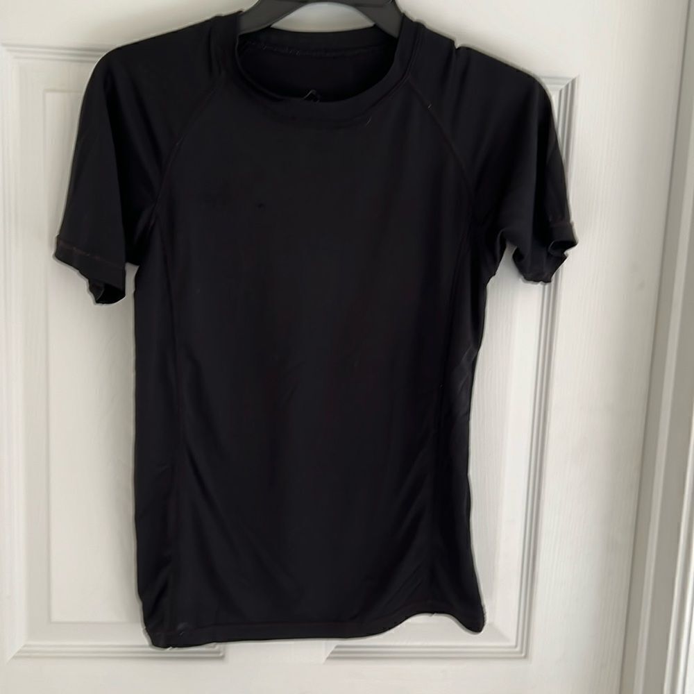 Wes & Willy size medium (10/12) youth black rash guard.